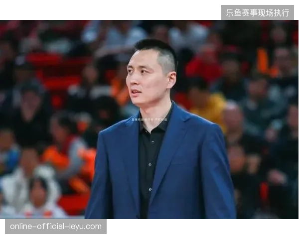 主教练卢伟带领上海队打出队史级常规赛战绩，荣膺最佳教练员